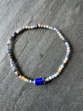 Armband natuursteen,meerkleurig blauw/beige